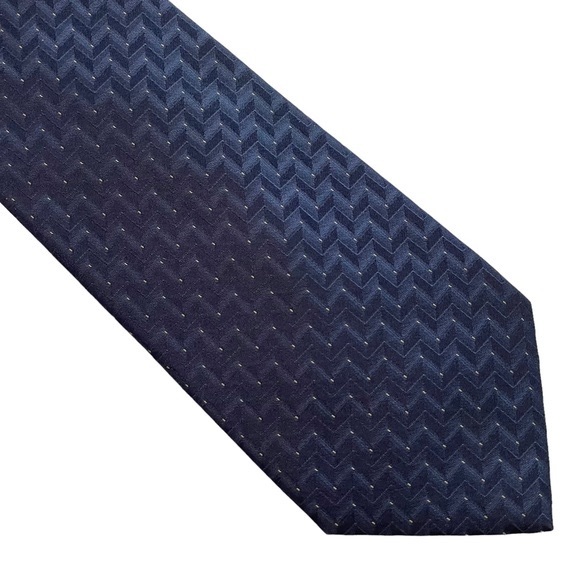 PERRY ELLIS Portfolio 100% Silk Tie Navy Chevron Stripes - Picture 1 of 8